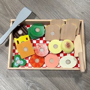 Melissa & Doug Wooden Sandwich Making Play Set with Red and Green Accents